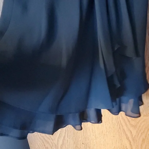 Sleeveless Formal Top Size 8 with ruffled bottom - Picture 3 of 4